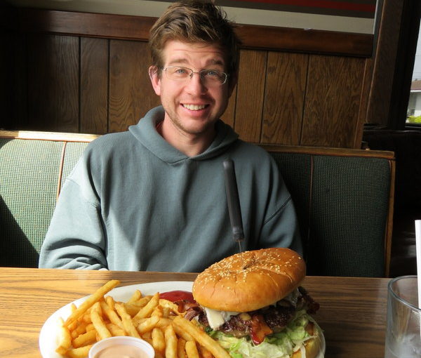 Olympic Peninsula Vacation: Saying goodbye to the Log Cabin Resort and Matt orders a burger as big as his face.